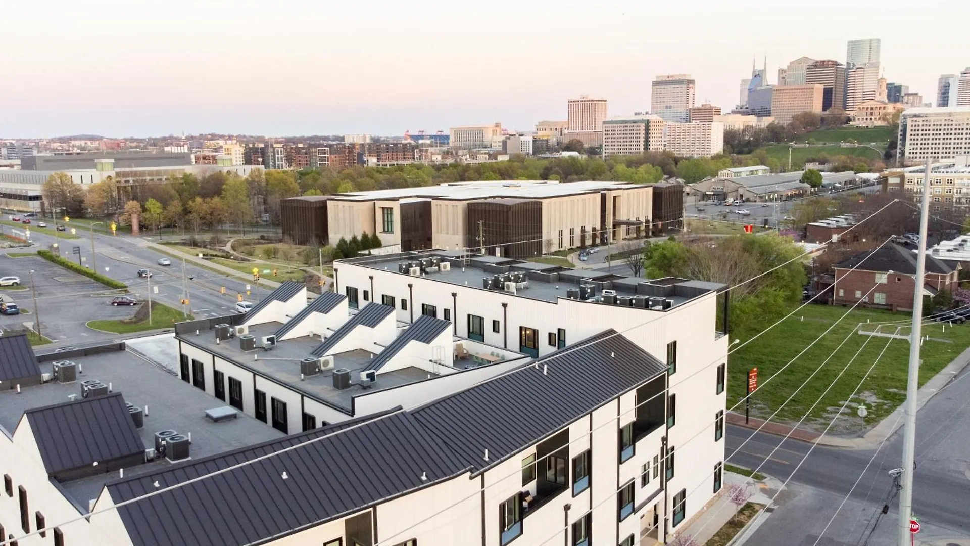 The Conway 5 Bedroom Buyout W Deck In Music City Nashville 0*,