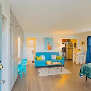 Hillview Studio - Seasonal Pool Holiday home
